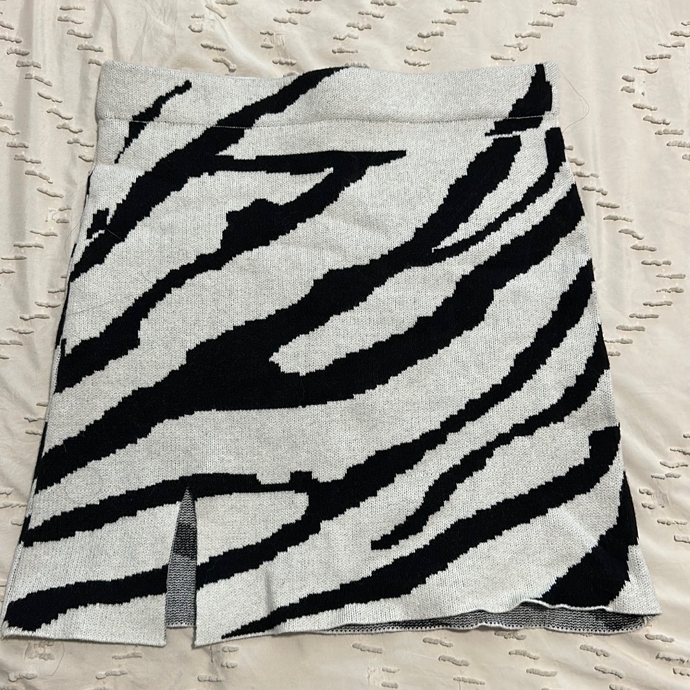 Zebra knitted mini skirt